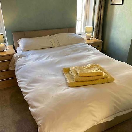 Lovely 2 Bedroom House Overlooking Park, Free Parking Belfast Bagian luar foto